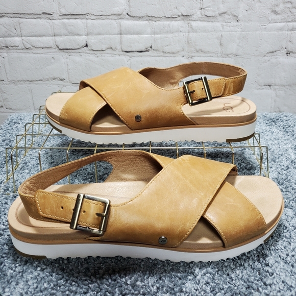 UGG - Picture 2 of 8